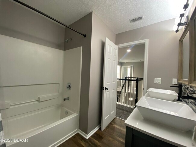 Building Photo - 548 Aeolian Dr