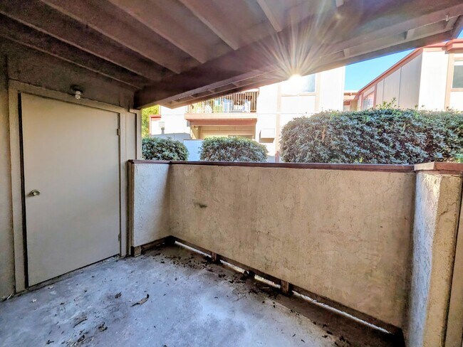 Building Photo - Bright and Charming 3 Bedroom 2 Bath Condo with Patio and A/C!