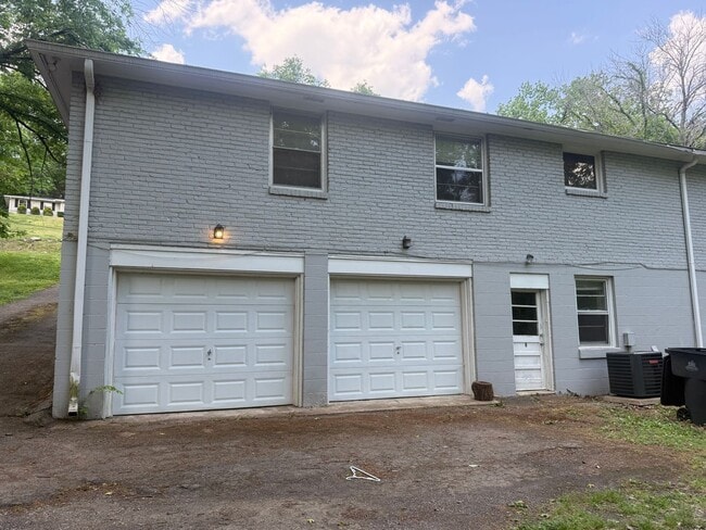 Building Photo - 928 Rodney Dr