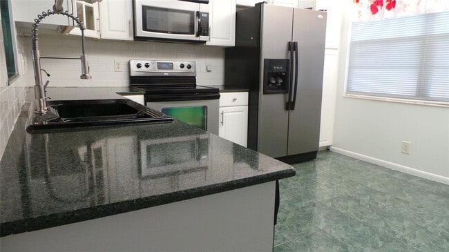 Building Photo - 2001 Granada Dr