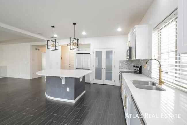 Building Photo - 5560 N Cathay Ct