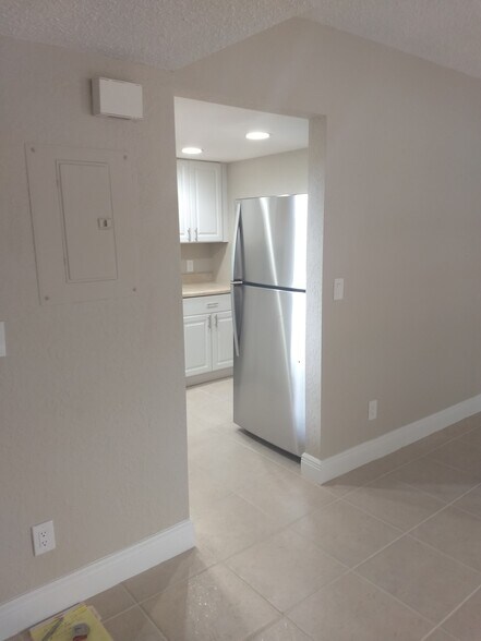 Building Photo - 1503 SE Royal Green Cir