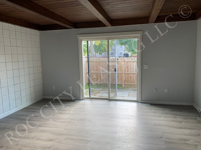 Building Photo - 455-485 Lake Avenue-