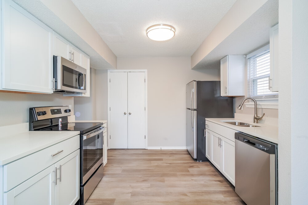 Building Photo - 8336 Country Creek Dr
