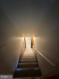 Building Photo - 346 W King St