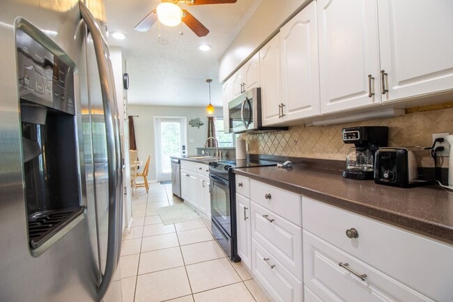 Building Photo - 77 Cardinal Dr
