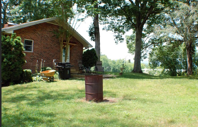 Building Photo - "Charming 3-Bed Retreat with Finished Basement & Fireplace in Scenic Mills River!" Furnished