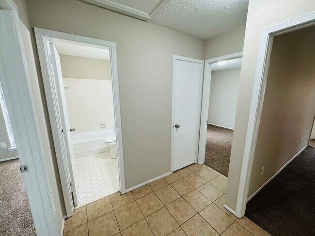 Building Photo - 3-Bedroom Gem !!
