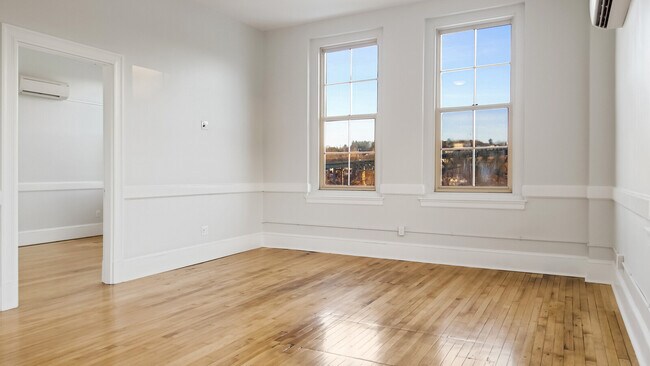 Building Photo - 341 Water St