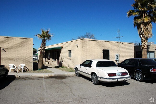 Building Photo - 400 N Westmoreland Ave