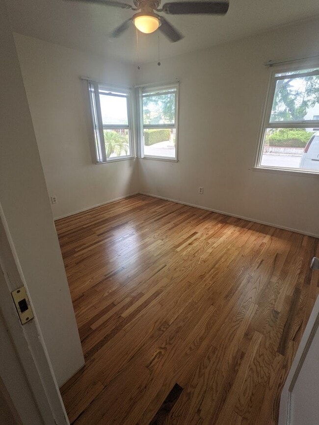 Building Photo - 7 bedrooms $1000 each w/ SPA