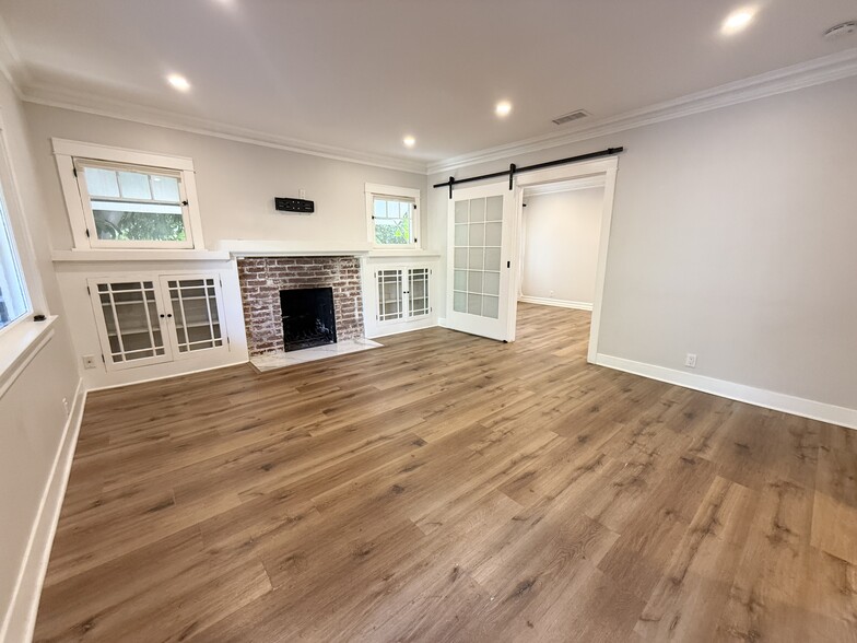 Building Photo - 901 N Orange Grove Ave
