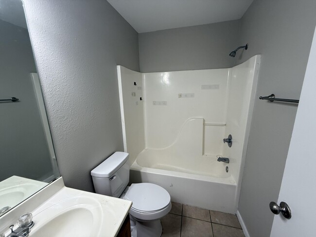 Building Photo - 1407 Greensboro Dr