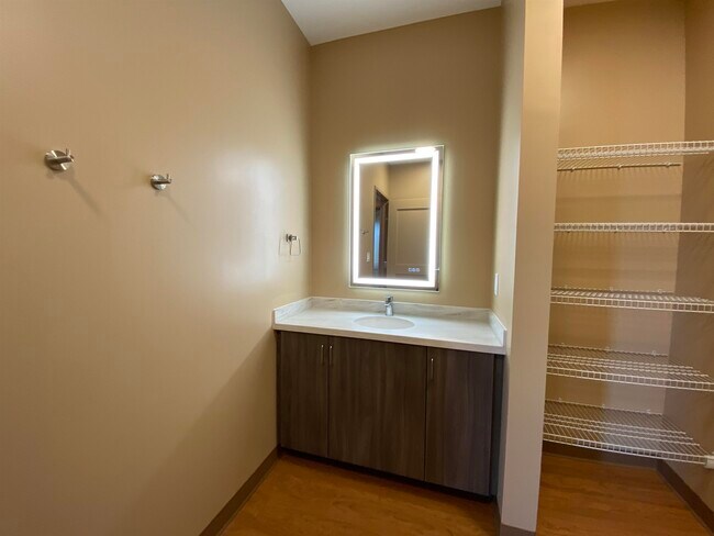 Building Photo - 83 Hanover St