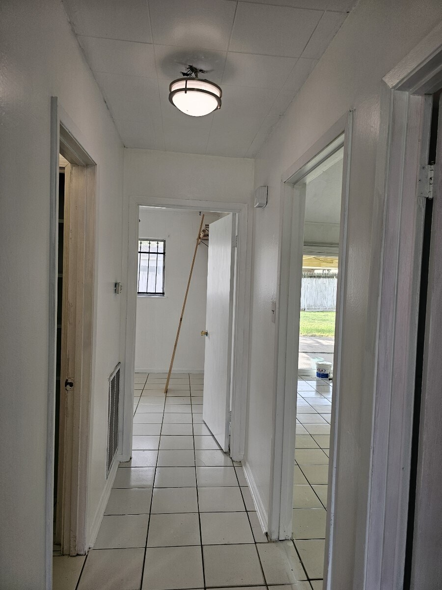 Building Photo - 538 Glenvale Dr