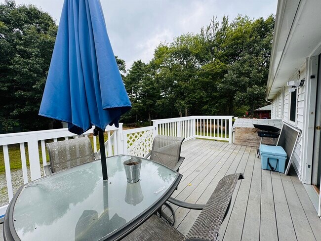 Building Photo - 18 Weaver St