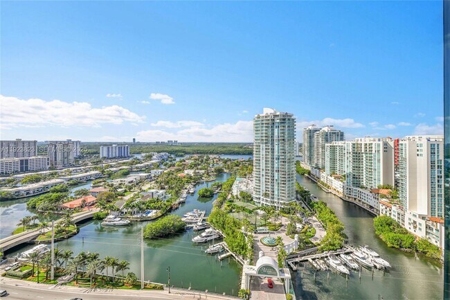 Building Photo - 16445 Collins Ave