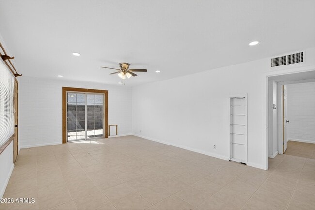 Building Photo - 1113 N Coolidge Ave