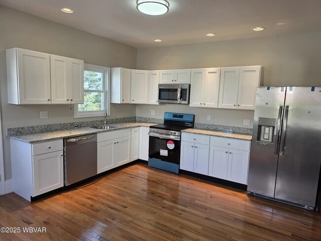 Building Photo - 77 E Houston Ave