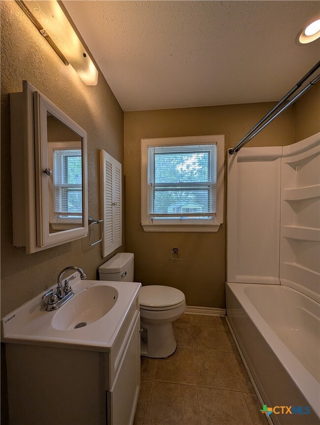 Building Photo - 1185 W Mill St