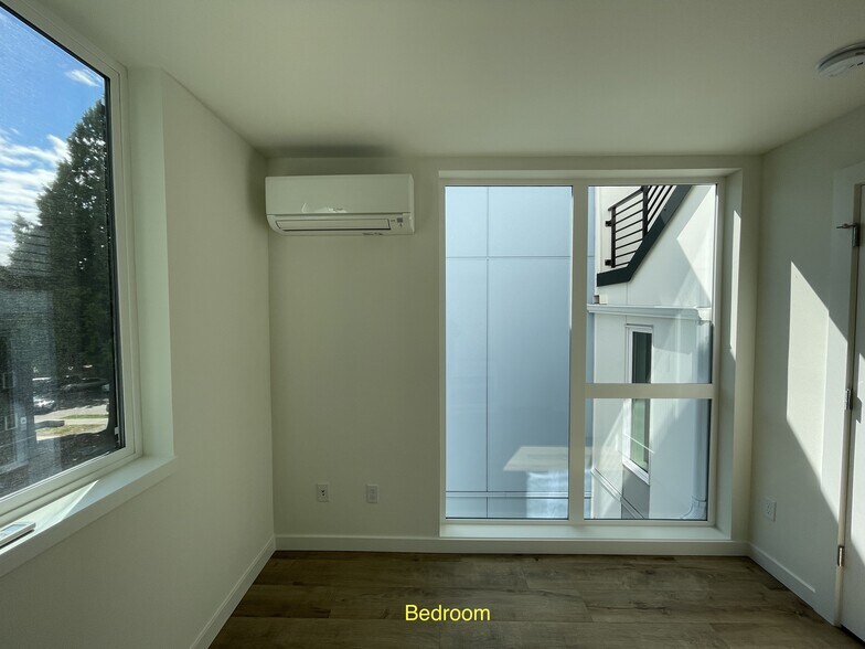 Building Photo - 1724E 11th Ave