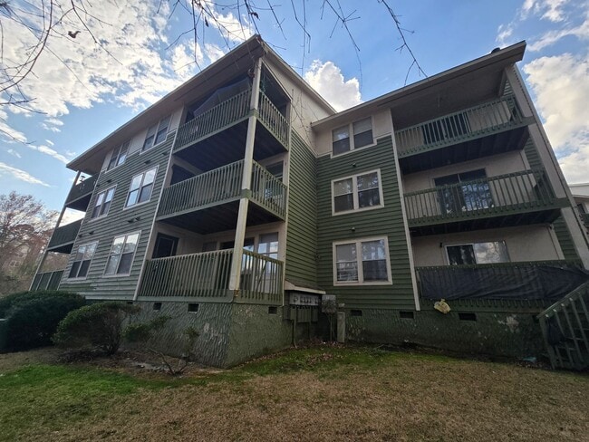 Building Photo - 950 Stewarts Creek Dr