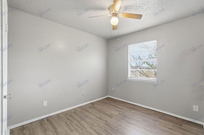 Building Photo - 304 Candlewood Ln