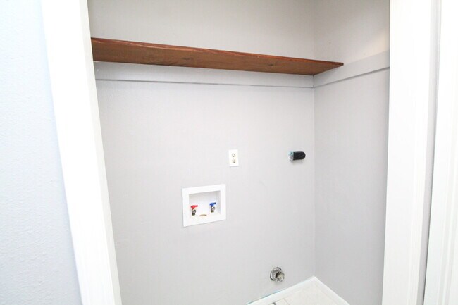 Building Photo - 2BR Apartment in Gulf Breeze – Near Oriole...