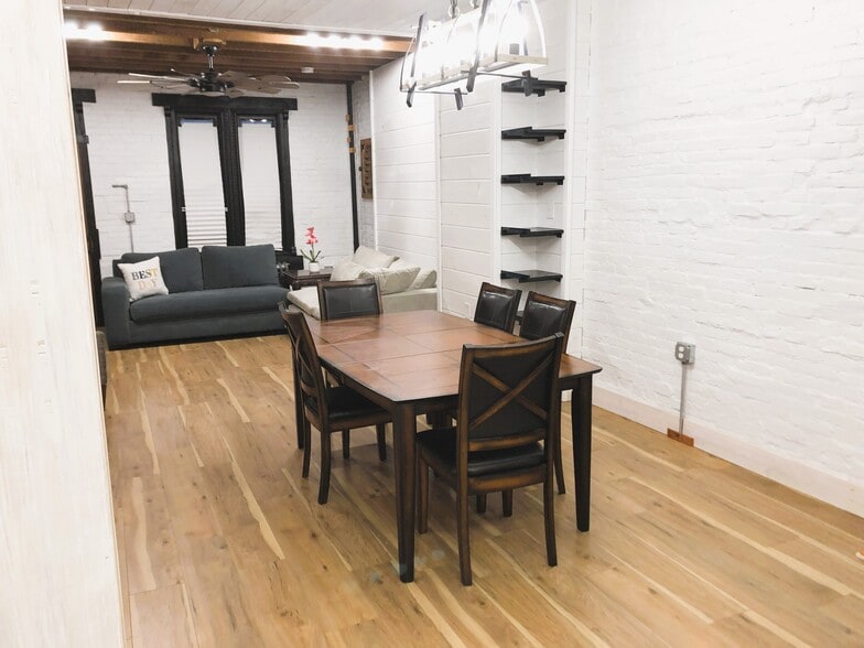 Building Photo - 121 Howard Ave