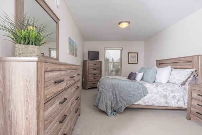 Building Photo - PET FREE 2 Bedroom/2 Bathroom Apartment Av...