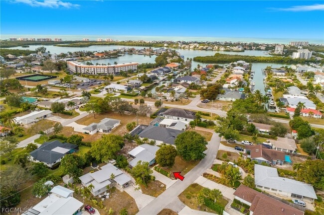 Building Photo - 174 2nd St