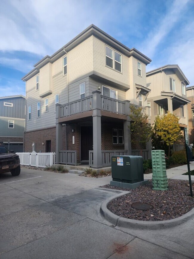 Building Photo - Long Realty & Property Management - Nearly New Home in Aurora **Half Off Rent June 2026**