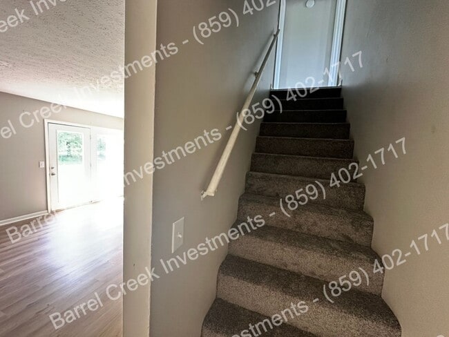 Building Photo - 2-Bed 1.5-Bath Townhome!