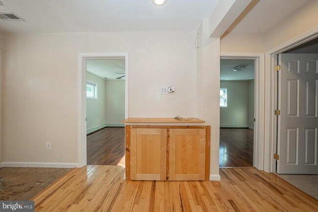 Building Photo - 6950 Fowler St