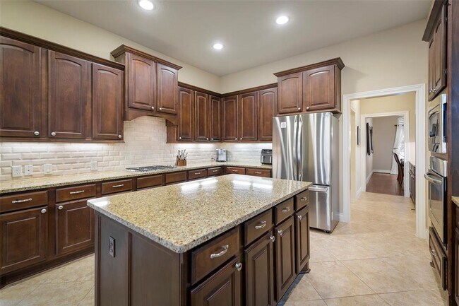 Building Photo - 27930 Colonial Point Dr