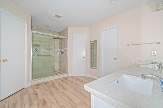 Building Photo - 10950 Linden Gate Dr