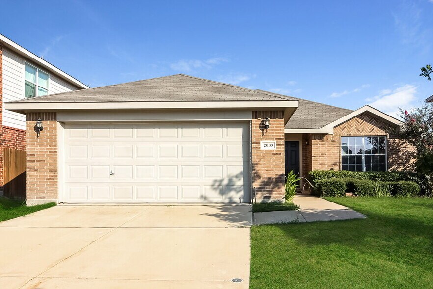 Primary Photo - 2033 Pine Knot Dr