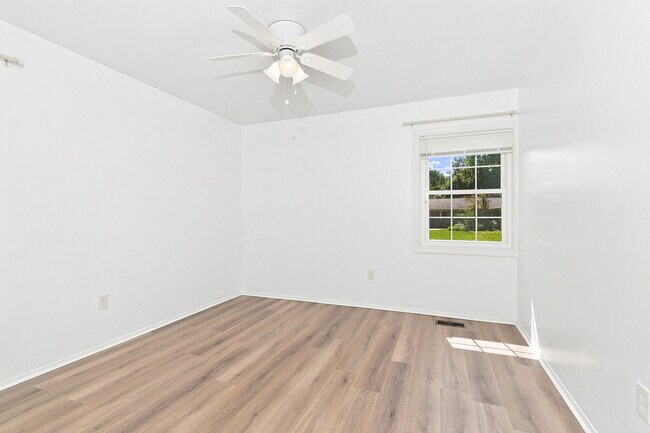 Building Photo - 12823 Holiday Ln