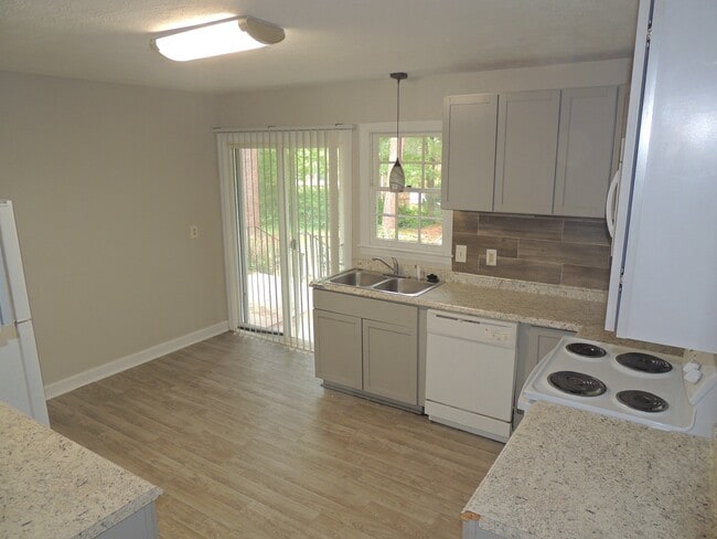 Building Photo - 145 Summerhill Rd