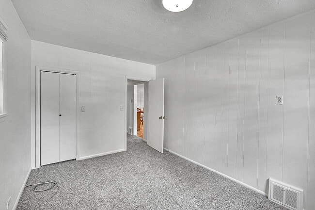 Building Photo - $3,250- Location! 2 Bed 2.5 Bath 2 Non-Con...