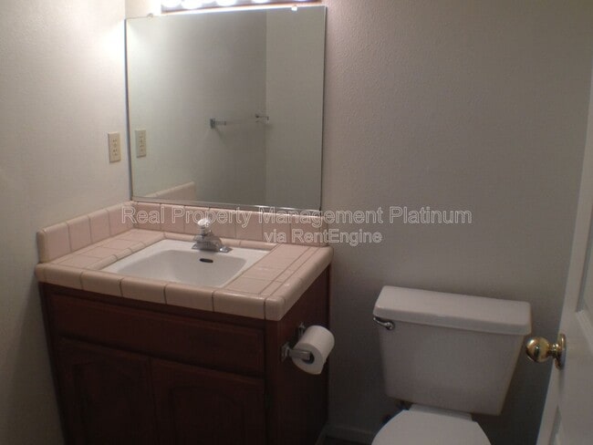 Building Photo - 675 N Claremont Ave