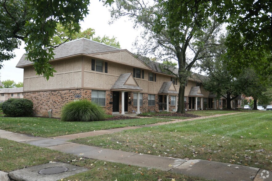 The Groves Apartments and Townhomes 2990 Santiago Dr Florissant MO
