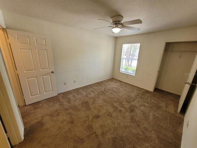 Building Photo - 5914 Willow Ridge Dr