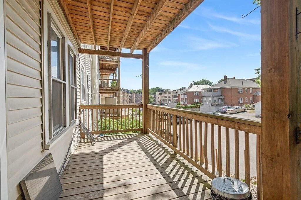 Building Photo - 1742 Commonwealth Ave