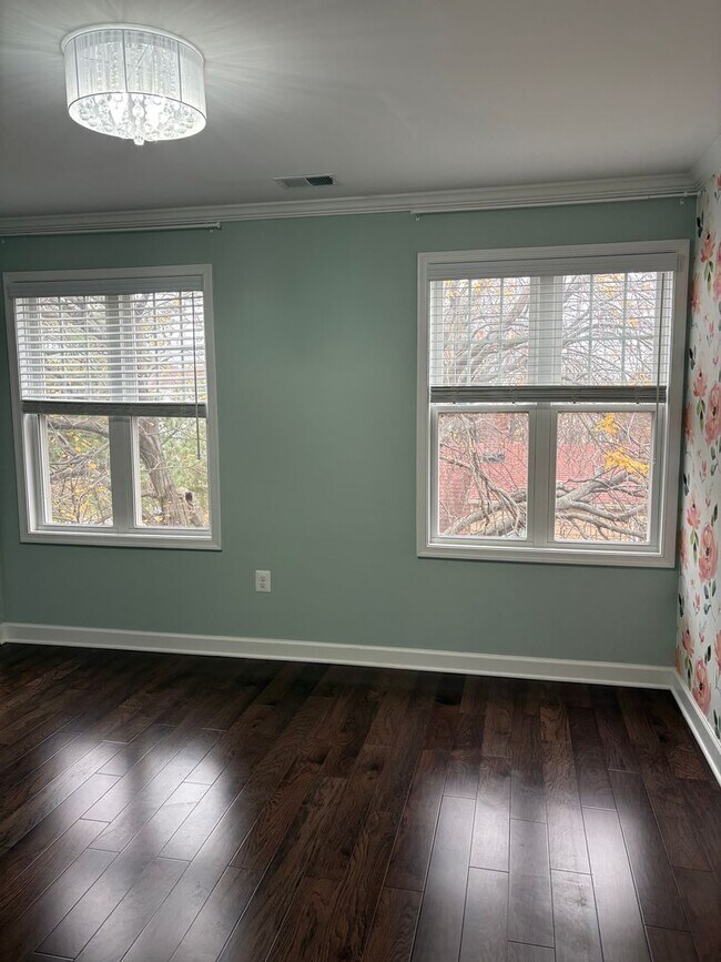 Building Photo - Beautiful Home Conveniently Located in Alexandria w/ Lower Level Suite