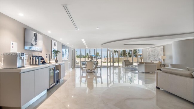 Building Photo - 17555 Collins Ave
