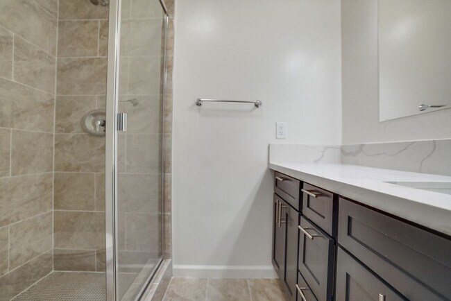 Building Photo - 621 E 99th St