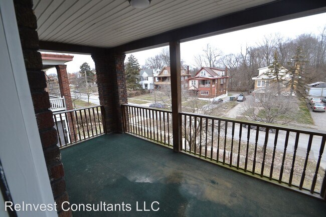 Building Photo - 987 Cleveland Ave