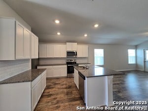 Building Photo - 425 Sabine River