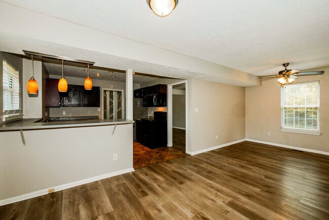 Building Photo - 3377 W 52nd St